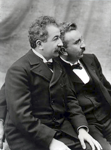 พี่น้องลูมิแอร์ ออกุสต์และหลุยส์ (Auguste and Louis Lumière) 